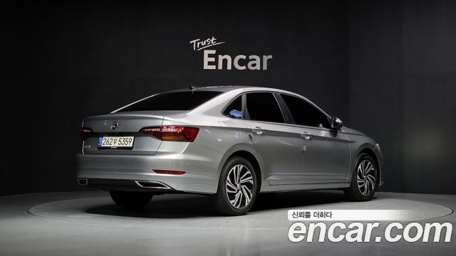 Volkswagen Jetta 2021 — photo 2