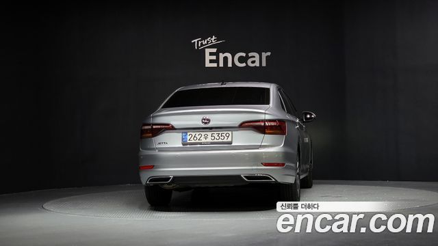 Volkswagen Jetta 2021 — photo 4