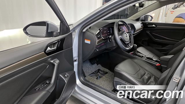Volkswagen Jetta 2021 — photo 10