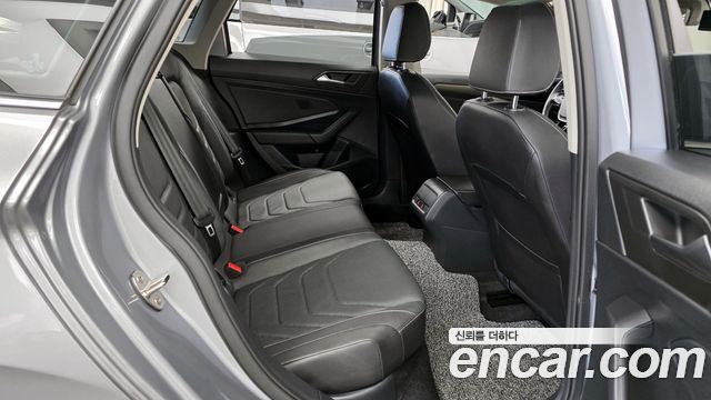 Volkswagen Jetta 2021 — photo 12