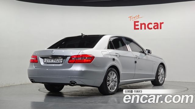 Mercedes-Benz E-Class 2012 — photo 2