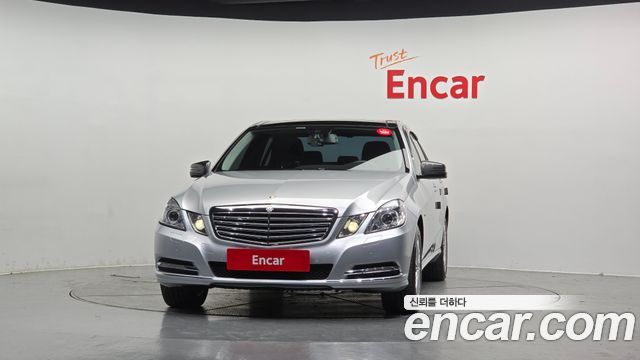 Mercedes-Benz E-Class 2012 — photo 3