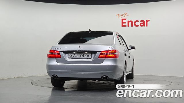 Mercedes-Benz E-Class 2012 — photo 4