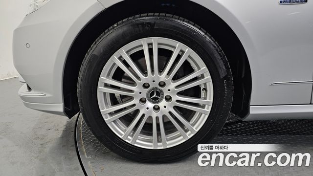Mercedes-Benz E-Class 2012 — photo 5