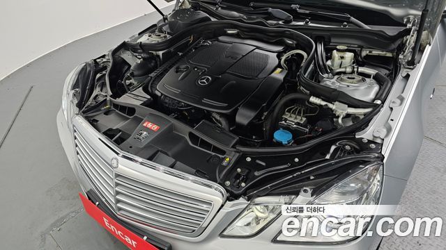 Mercedes-Benz E-Class 2012 — photo 6