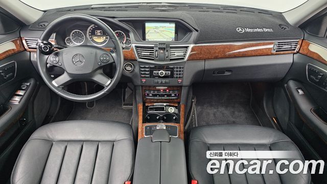 Mercedes-Benz E-Class 2012 — photo 7