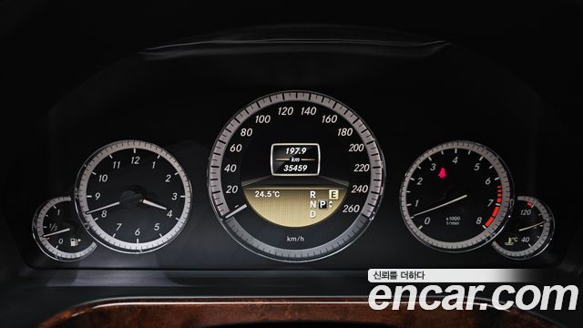 Mercedes-Benz E-Class 2012 — photo 8