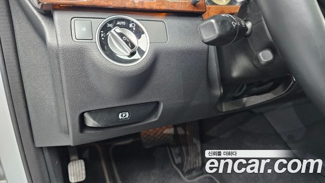 Mercedes-Benz E-Class 2012 — photo 18