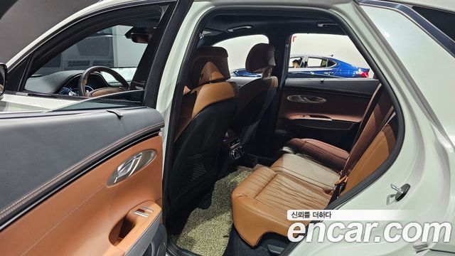 Genesis GV70 2023 — photo 12