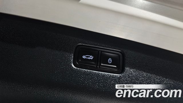 Genesis GV70 2023 — photo 18