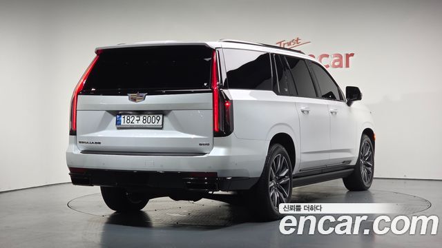 Cadillac Escalade 2023 — photo 2