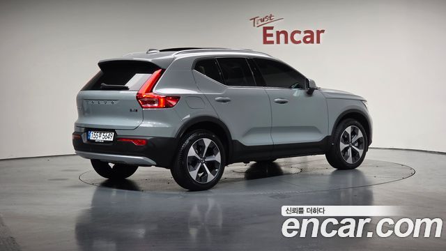 Volvo XC40 2025 — photo 2