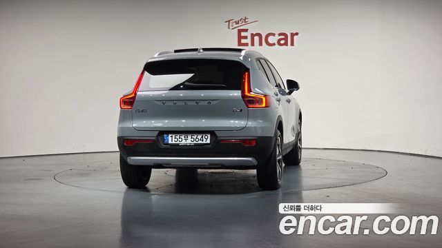 Volvo XC40 2025 — photo 4