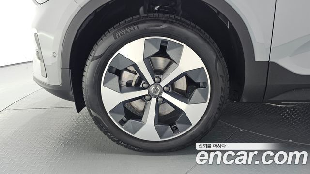 Volvo XC40 2025 — photo 5