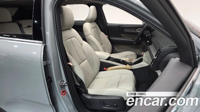 Volvo XC40 2025 — photo 10