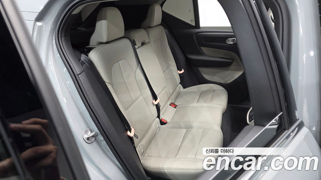 Volvo XC40 2025 — photo 11