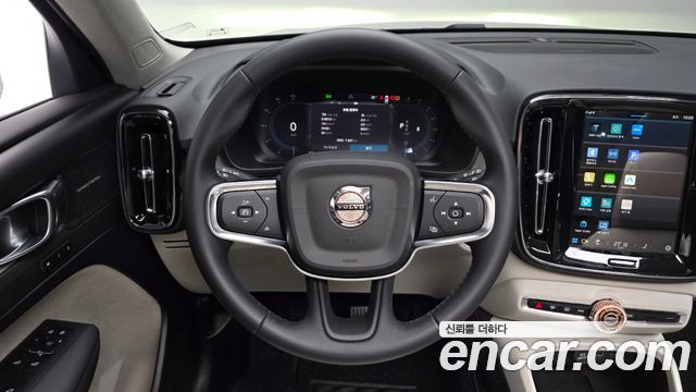 Volvo XC40 2025 — photo 13