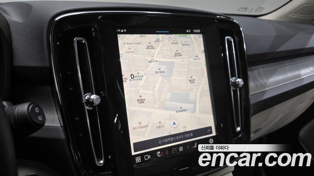 Volvo XC40 2025 — photo 14