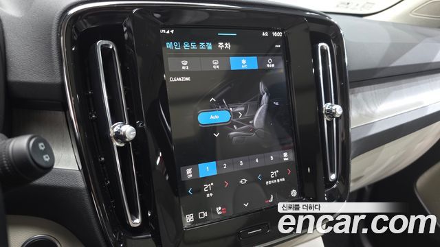 Volvo XC40 2025 — photo 16