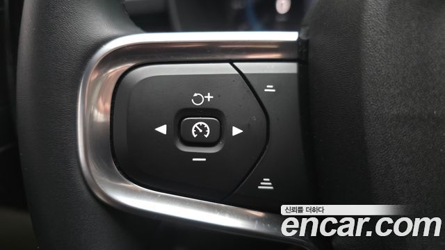 Volvo XC40 2025 — photo 17