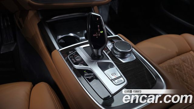 BMW 7-Series 2020 — photo 9