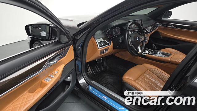 BMW 7-Series 2020 — photo 11
