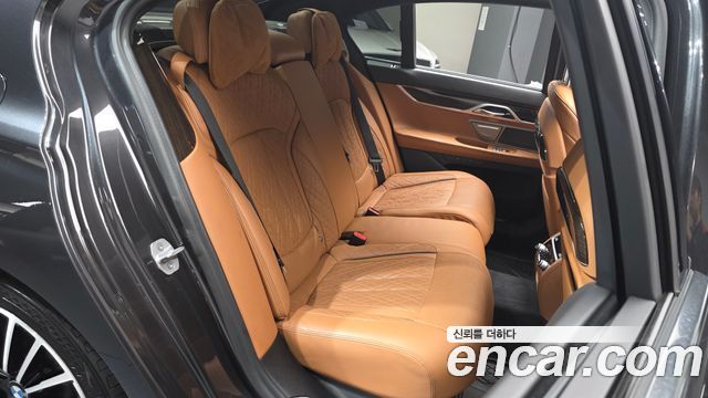 BMW 7-Series 2020 — photo 12