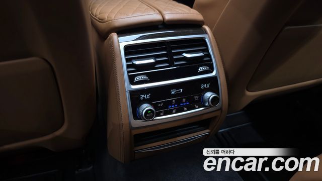 BMW 7-Series 2020 — photo 18