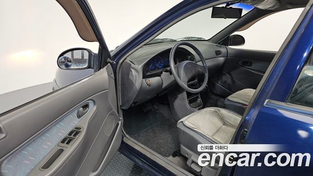 Kia Avella 1995 — photo 10
