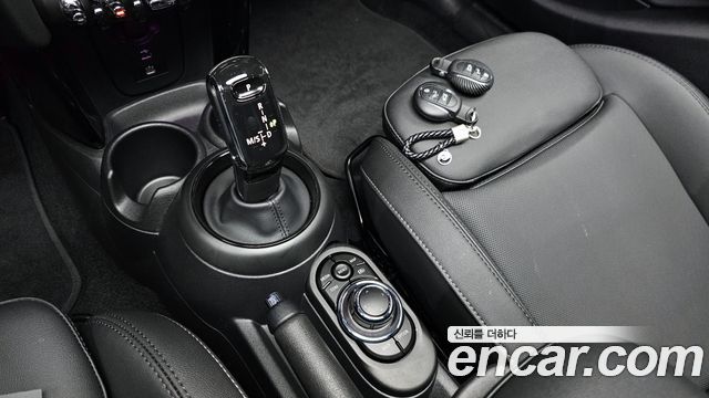 Mini Cooper 2023 — photo 9