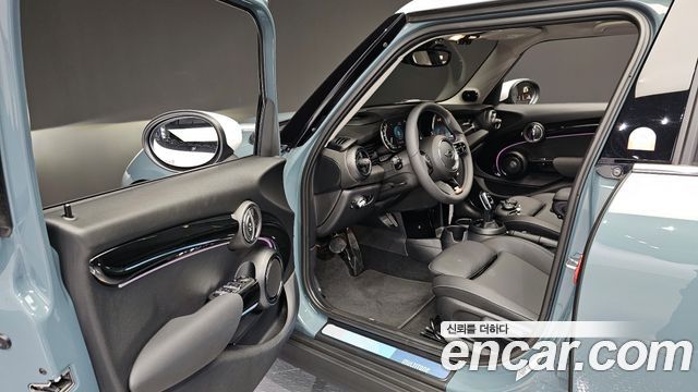 Mini Cooper 2023 — photo 11