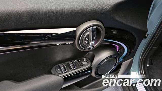 Mini Cooper 2023 — photo 17