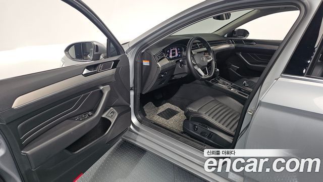 Volkswagen Passat 2021 — photo 10