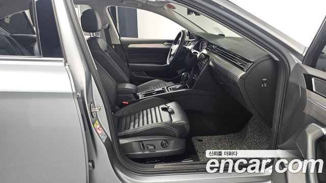 Volkswagen Passat 2021 — photo 11