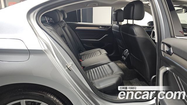 Volkswagen Passat 2021 — photo 12