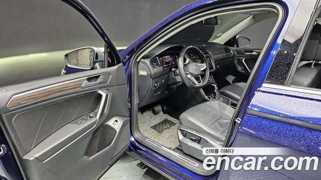 Volkswagen Tiguan 2023 — photo 11