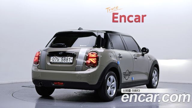 Mini Cooper 2019 — photo 2
