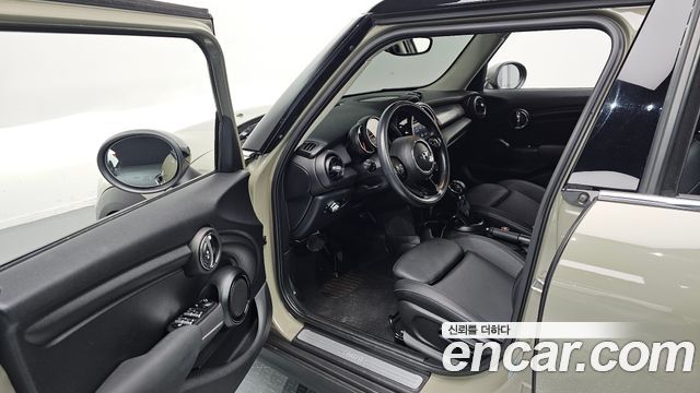 Mini Cooper 2019 — photo 11