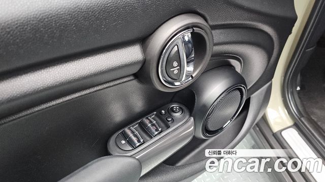 Mini Cooper 2019 — photo 12