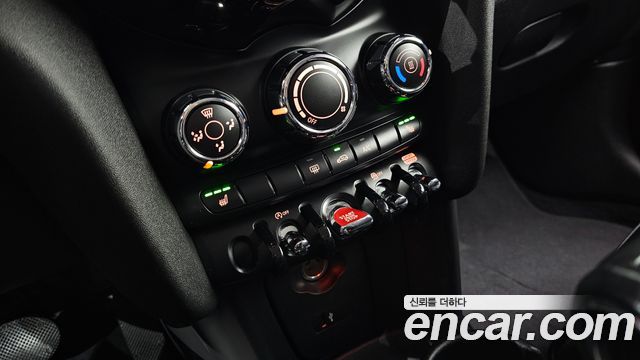 Mini Cooper 2019 — photo 17