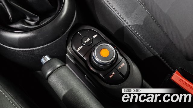 Mini Cooper 2019 — photo 18