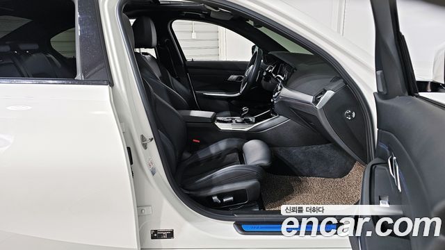 BMW 3-Series 2022 — photo 10