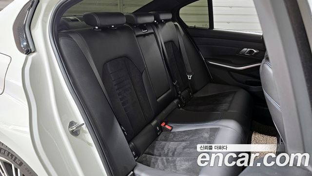 BMW 3-Series 2022 — photo 12