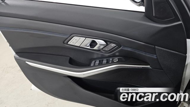 BMW 3-Series 2022 — photo 14