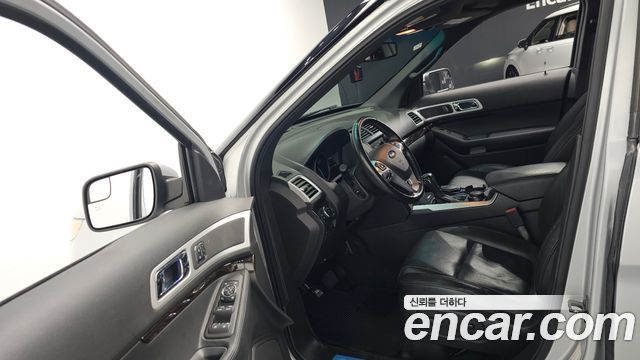 Ford Explorer 2015 — photo 10