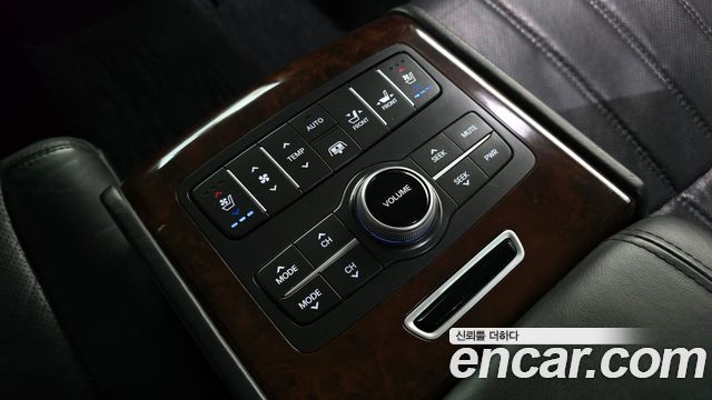 Hyundai Equus 2012 — photo 17
