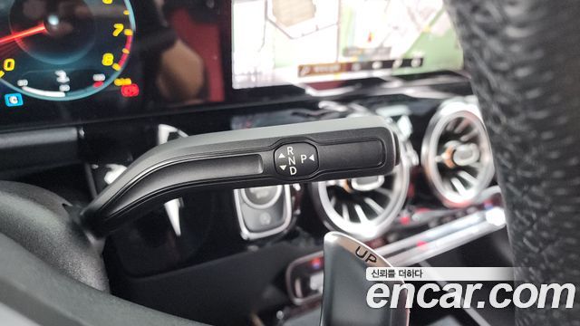 Mercedes-Benz GLA-Class 2023 — photo 9