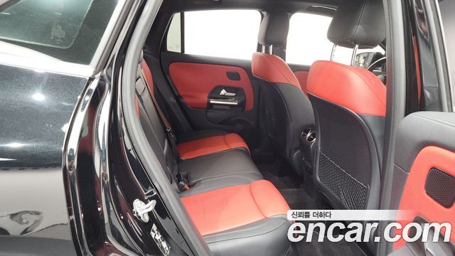 Mercedes-Benz GLA-Class 2023 — photo 12