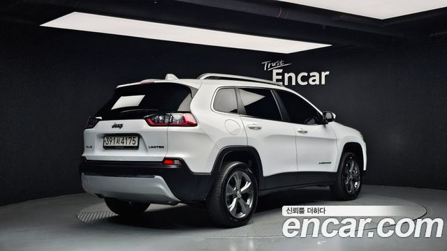 Jeep Cherokee 2021 — photo 2