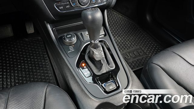 Jeep Cherokee 2021 — photo 9